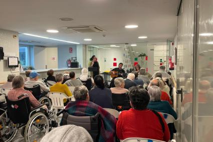 Concert de Maria Camps, Miquel Camps i Carmen García a la residència geriàtrica municipal de Maó.