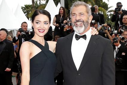 Rosalind Ross y Mel Gibson