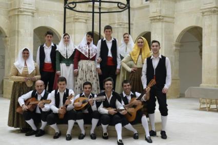 Bailes folclóricos vestidos de época en Ciutadella