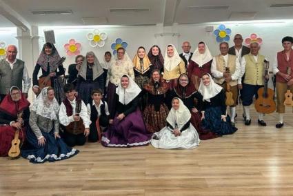 Bailes folclóricos vestidos de época en Ciutadella