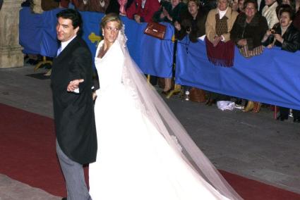 BODA DEL TORERO RAFI CAMINO CON LA JOVEN ASTURIANA NATALIA ALVAREZ, EN LA CATEDRAL DE OVIEDO