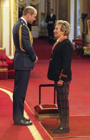 Rod Stewart, investido Caballero del Imperio Británico