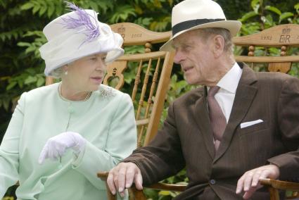 LA REINA ISABEL II DE INGLATERRA CON SU MARIDO EL PRINCIPE FELIPE DE EDIMBURGO