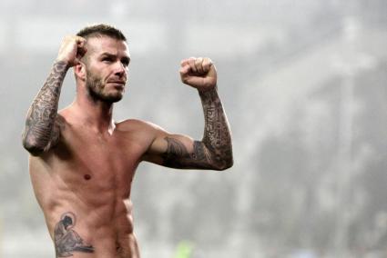 MILAN. FUTBOL. El jugador del AC Milan David Beckham luciendo tatuajes.