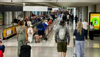 Terminal del aeropuerto, un día de verano.