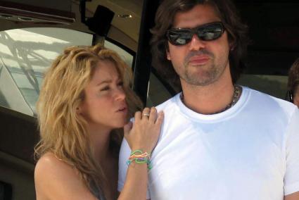 SHAKIRA TOMA VACACIONES EN IBIZA CON DE LA RUA