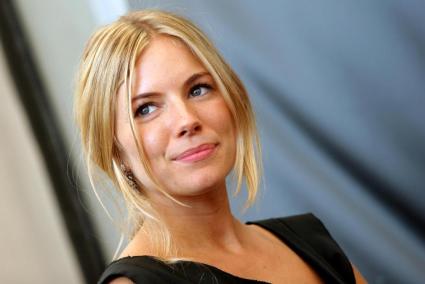 VENECIA. CINE. LA ACTRIZ BRITANICA SIENNA MILLER EN EL FESTIVAL DE CINE DE VENECIA.