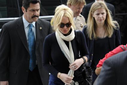 LA ACTRIZ LINDSAY LOHAN LLEGANDO AL TRIBUNAL SUPREMO TRAS ROBAR UN COLLAR VALORADO EN 2.500 DOLARES