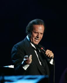 JULIO IGLESIAS EN CONCIERTO