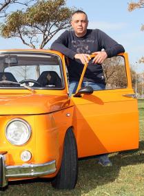 Antonio Rojas con su Renault 8 TS