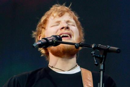 Ed Sheeran durante un concierto