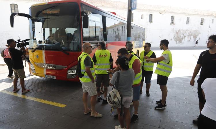 Huelga de autobuses en Menorca: los sindicatos cargan contra los «excesivos» servicios mínimos