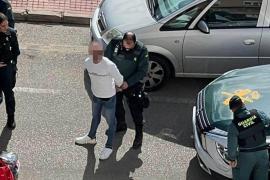 Momento del arresto ayer en la avenida Son Morera.