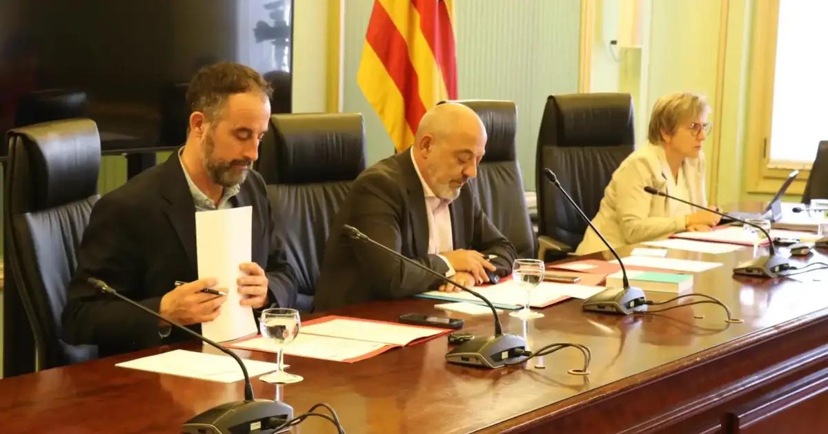 Vox exige en el Parlament la «expulsión inmediata de todos los ...