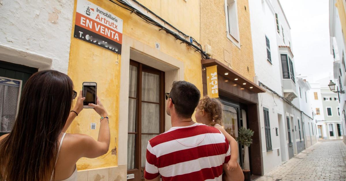 El colapso del mercado de alquiler empuja a los jóvenes de Menorca a hipotecarse un 80 % más