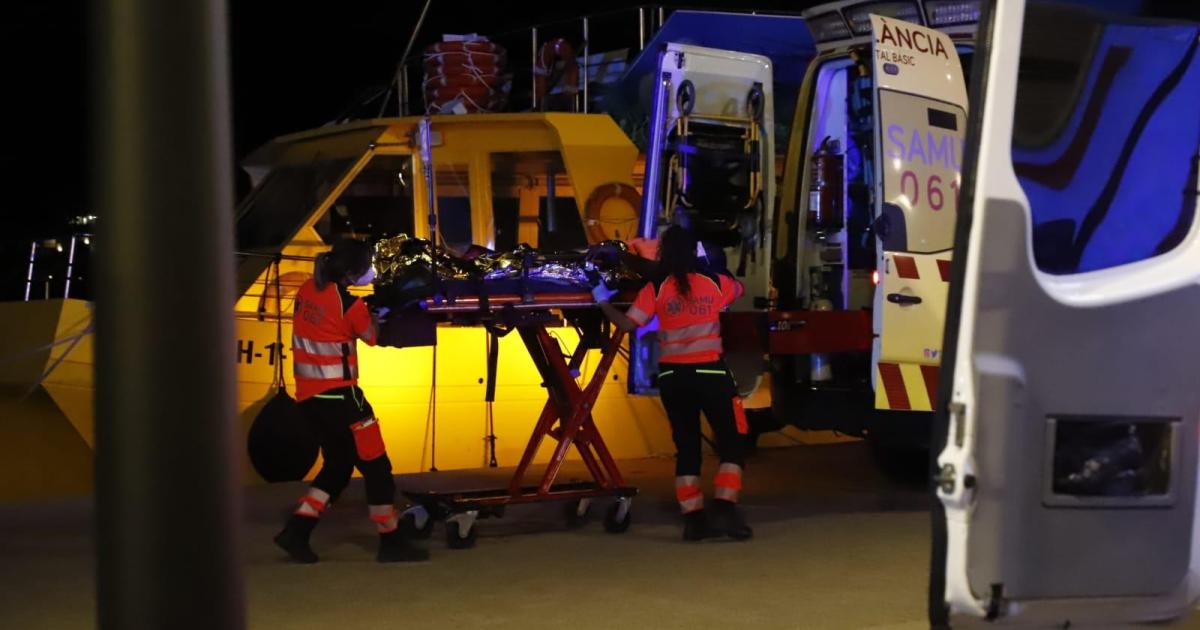 Un menor rescatado en la patera cerca de Menorca permanece ingresado en la UCI en estado muy grave