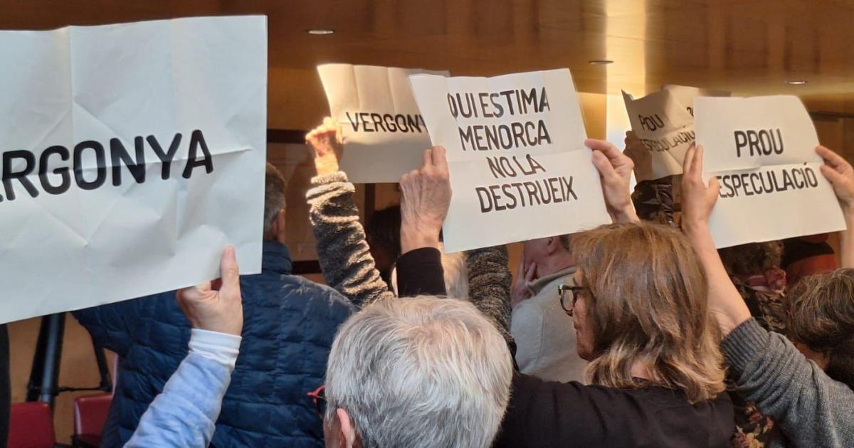 El GOB Menorca acusa a los populares de estar al servicio de una «lista de clientes» y pide transparencia