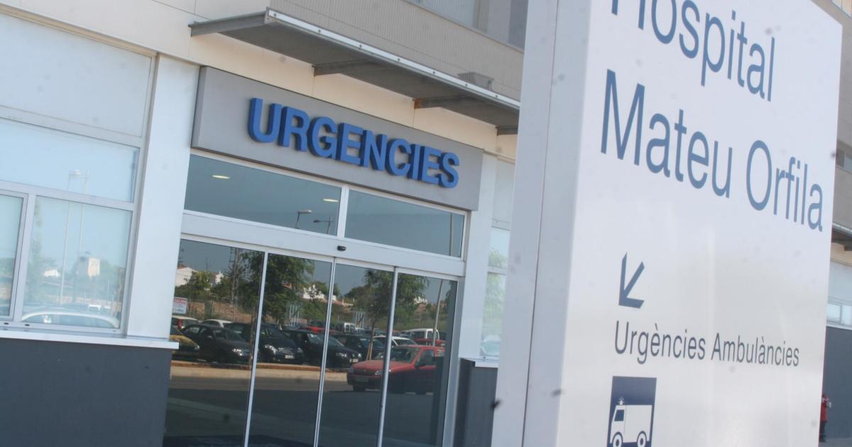 El joven que se electrocutó en Maó permanece en la UCI estable dentro de la gravedad