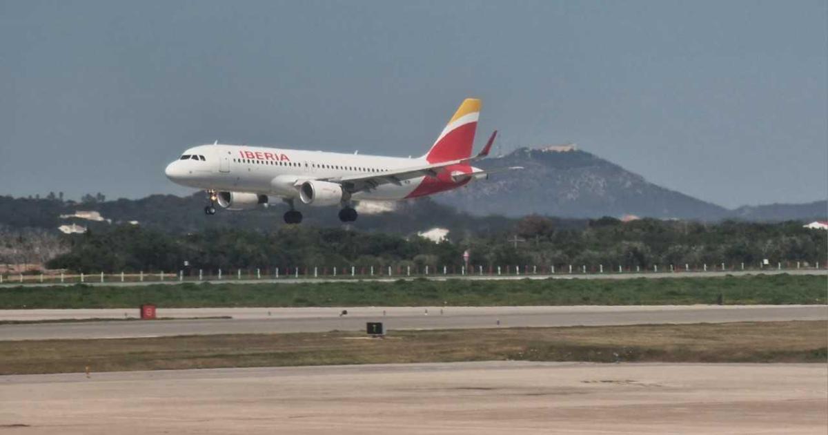 Iberia ‘pasa’ de reforzar las escapadas de fin de semana en la OSP de Menorca a Madrid