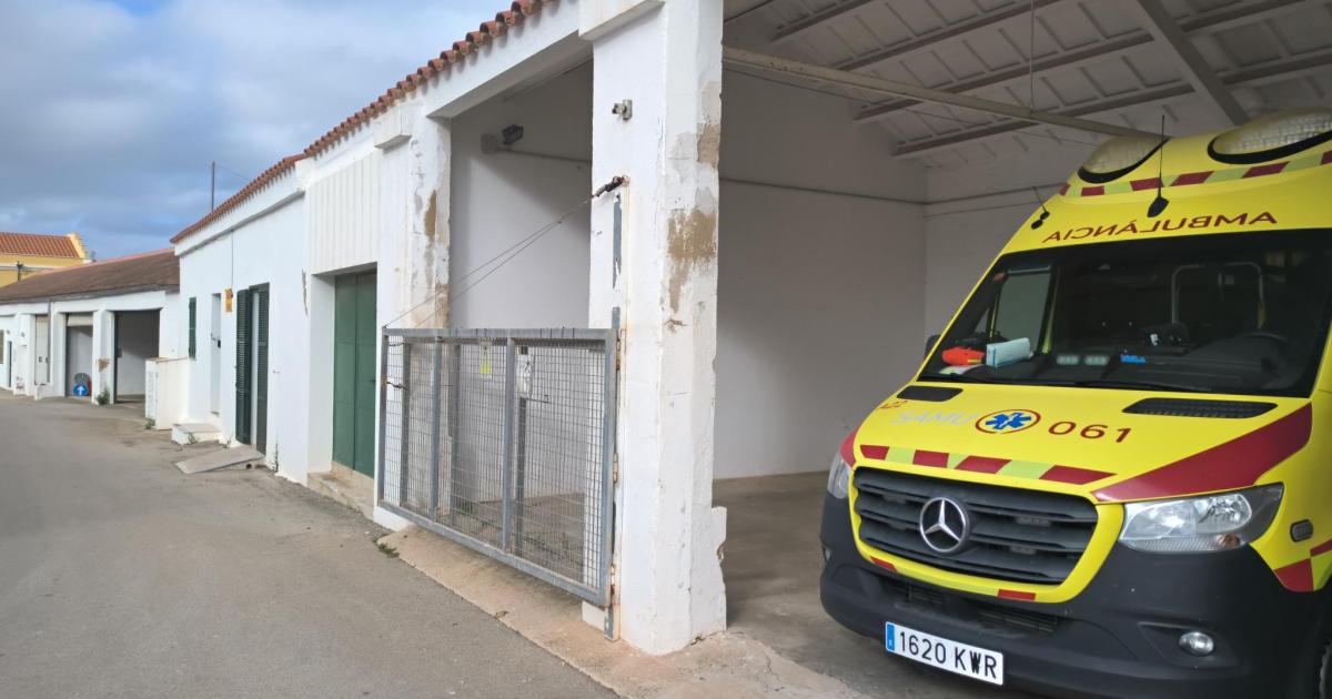 Consell y alcaldes reclaman la ambulancia 24 horas en Es Mercadal tras lo vivido este verano