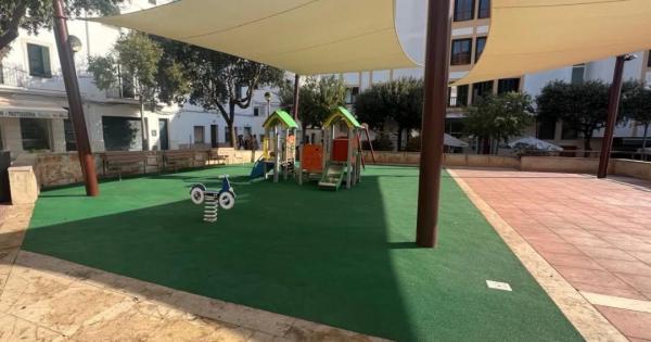 Ferreries concluye las obras de mejora en los parques infantiles