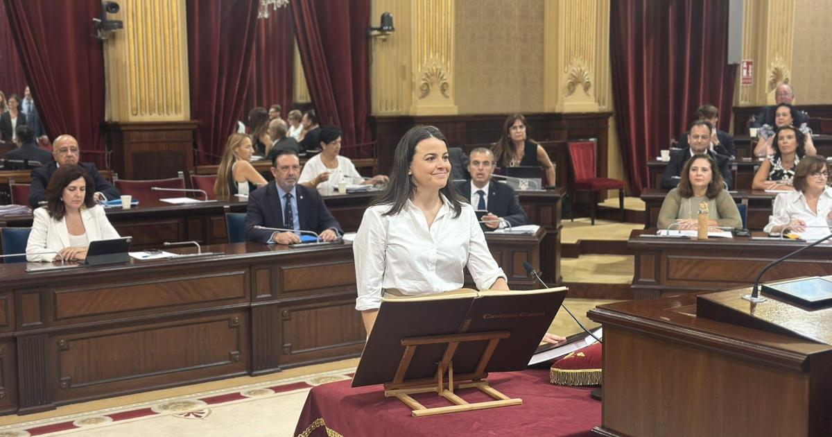 La menorquina Verónica Llufriu toma posesión como diputada socialista del Parlament balear