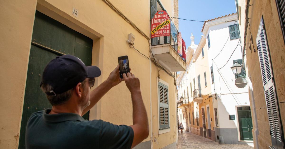 Ciutadella pacta con las operadoras el despliegue de la fibra óptica en el centro
