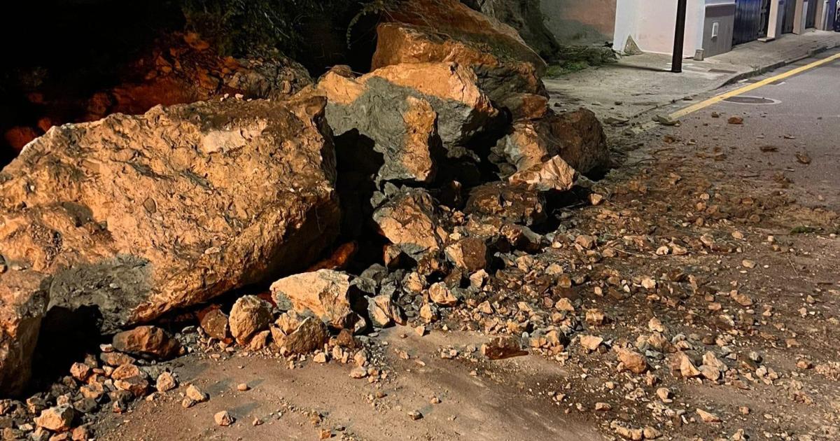 Nuevo desprendimiento en el acantilado del puerto, ahora en la parte de Es Castell