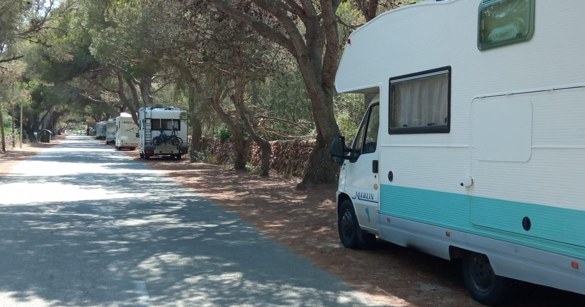Los caravanistas cargan contra Ciutadella por multarles por aparcar: «Es una discriminación»