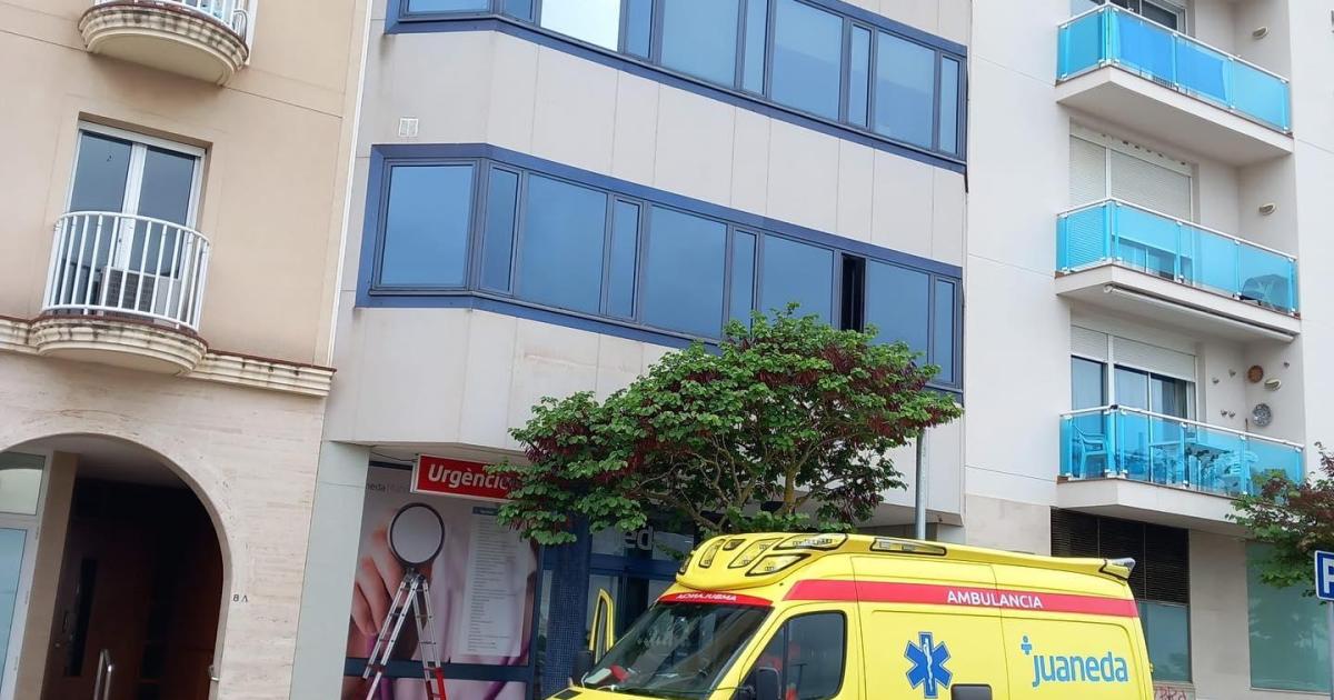 Un coche atropella a un policía local de Alaior que iba en bicicleta