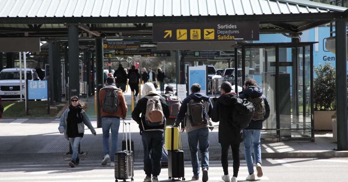 El Aeropuerto de Menorca pierde este invierno 90.000 plazas y la ruta a París: estos son los seis vuelos directos