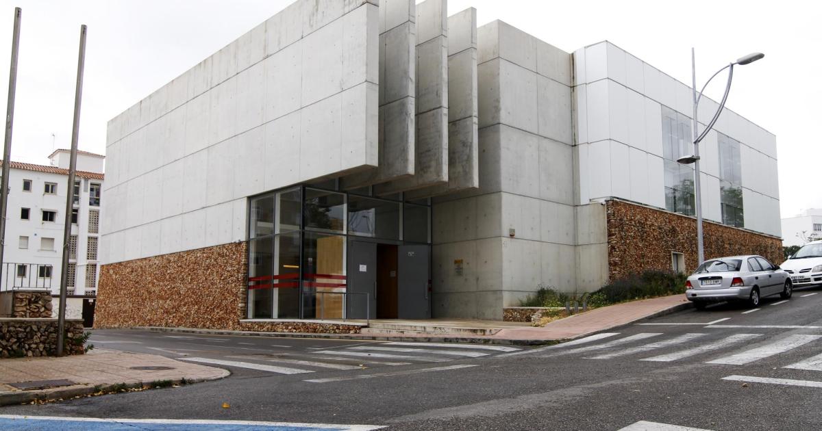 Juzgan a un abogado de Maó por agresión sexual a una clienta, víctima de maltrato