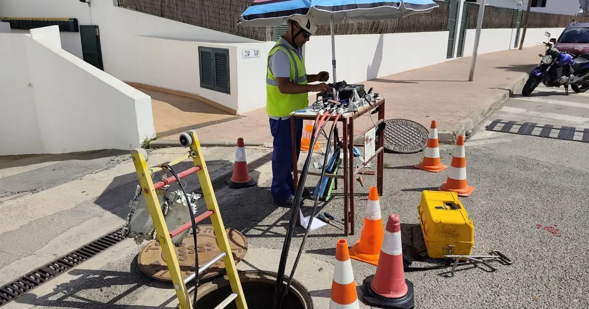 Una avería en la fibra óptica deja sin Internet a todo Sant Lluís