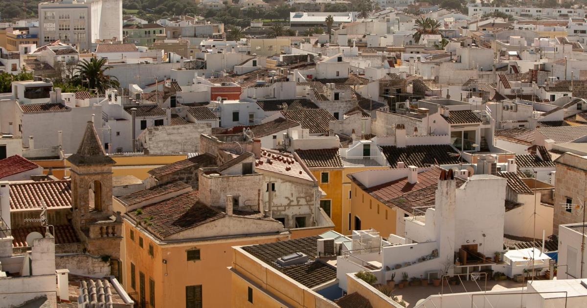 El negocio oculto del alquiler turístico en Menorca: ofertas de habitaciones en los cascos urbanos