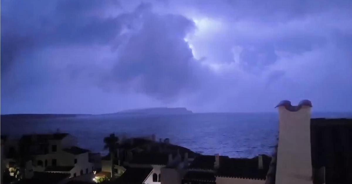 La tormenta roza la costa norte de Menorca con vientos de hasta 118 kilómetros por hora
