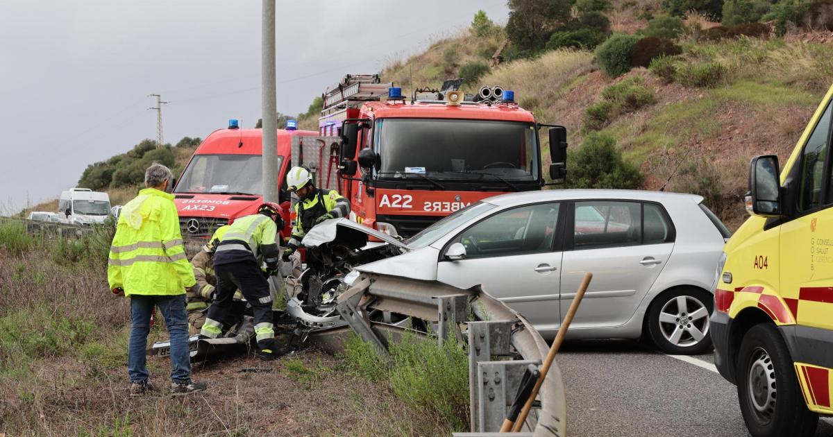 Un coche se empotra contra la bionda en la rotonda de Ferreries