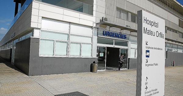 Herido grave un motorista tras chocar contra una pared seca en la carretera de Binibèquer