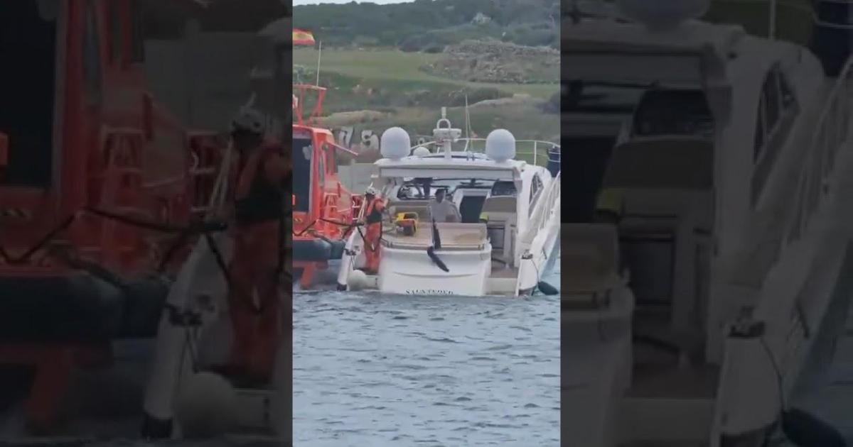 Rescatan a cuatro tripulantes de una lancha que se hundía en el puerto de Maó
