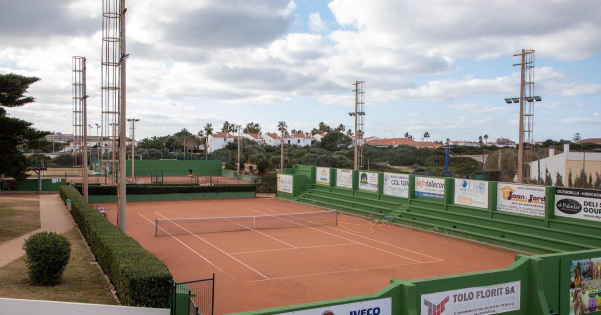 Fallece un hombre durante una clase de tenis en Ciutadella