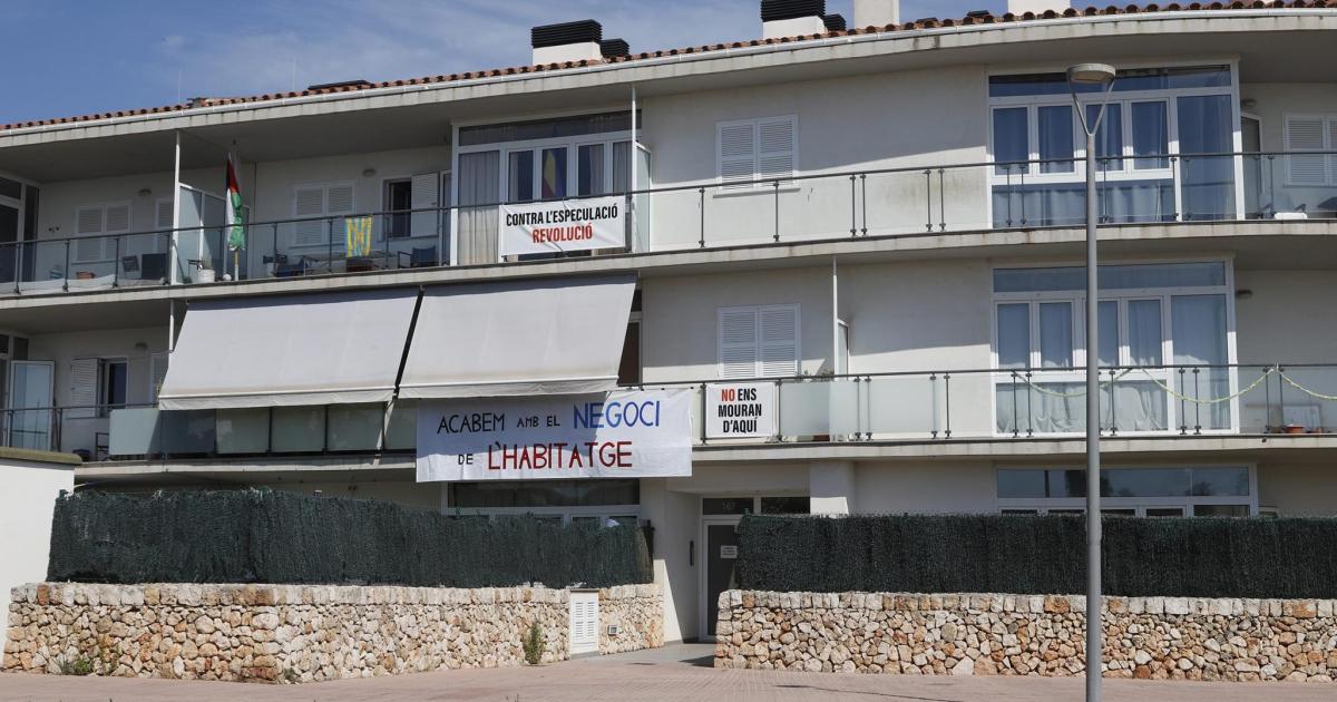 No se rinden: los vecinos del bloque subastado en Alaior reclaman al Govern que los compre