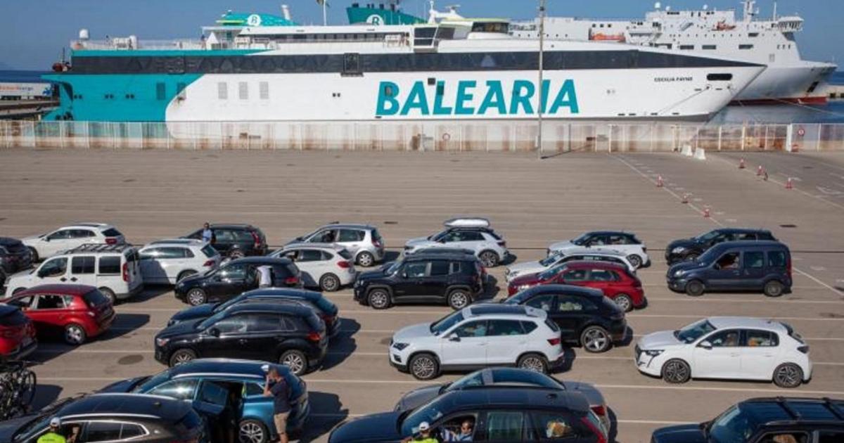 Una gran mayoría de menorquines, el 82 %, quiere que se limite la entrada de coches a la Isla