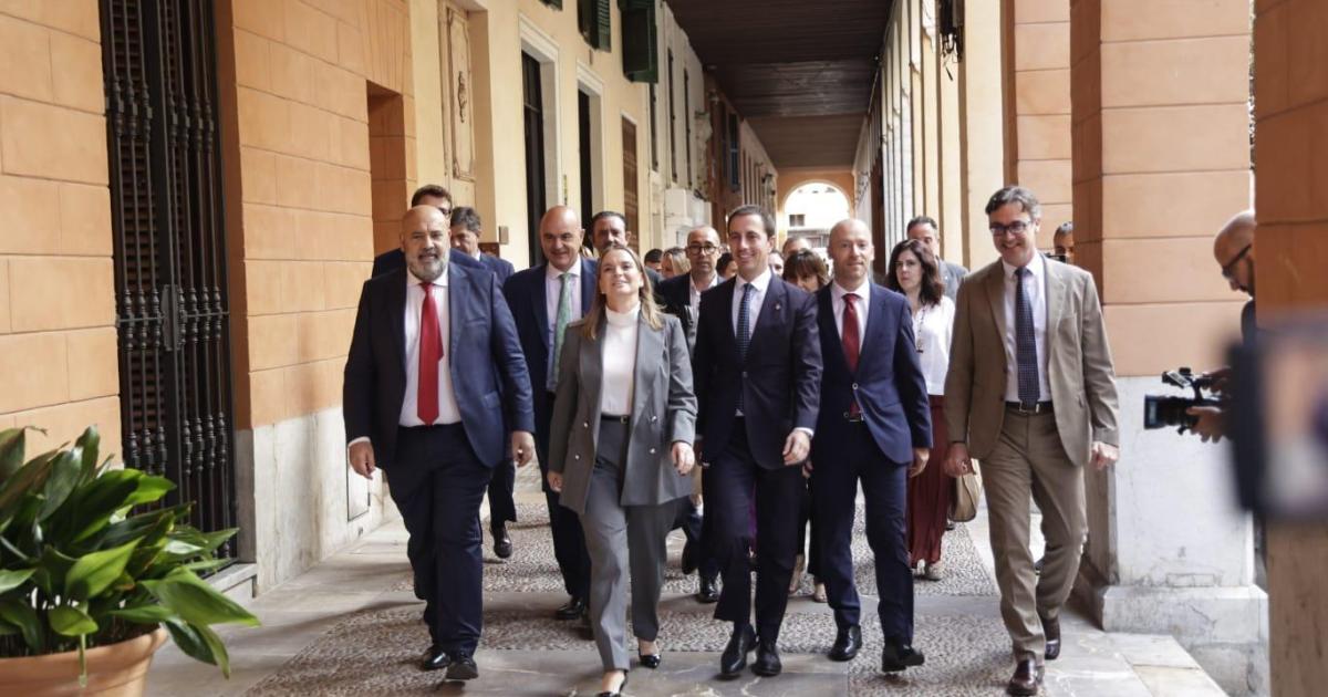 De los tres nuevos psicólogos para Menorca a pagar las obras de la 'general': todos los anuncios de Prohens