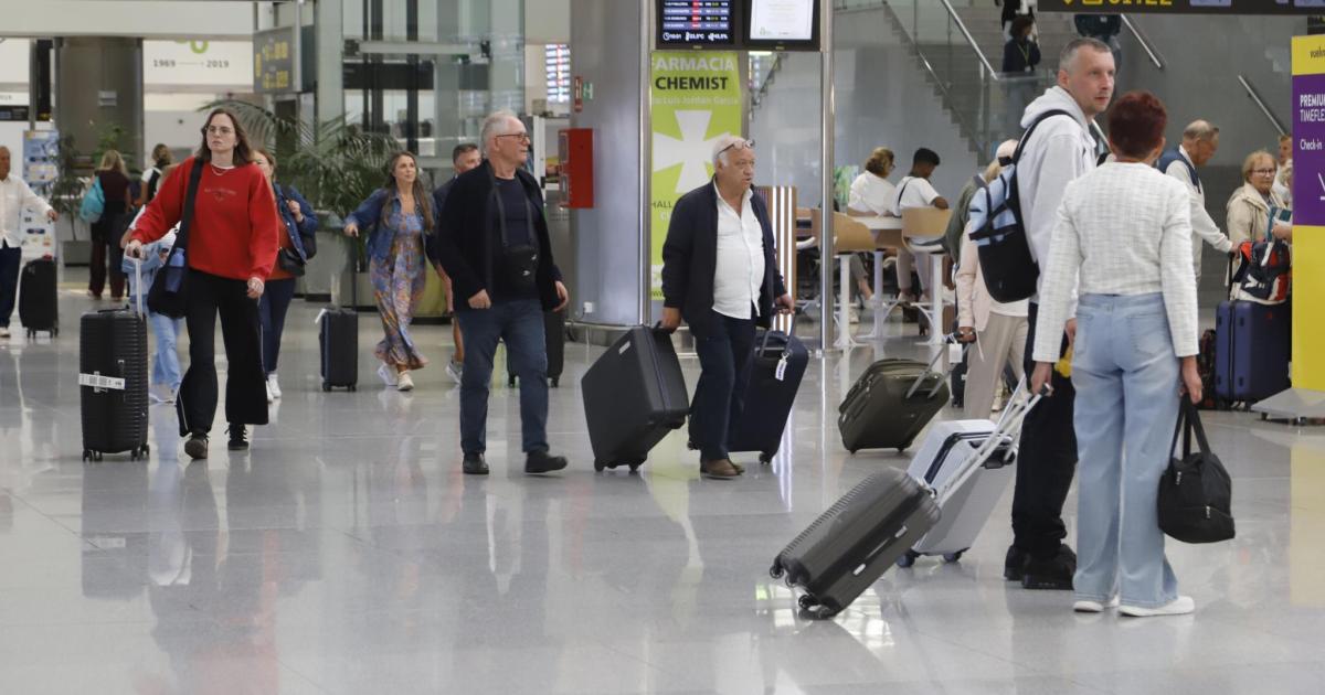El Aeropuerto de Menorca confirma el descenso de los dos grandes mercados: el nacional y el británico