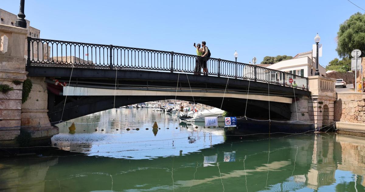 Atropella a una joven y se fuga en el ‘pont de ferro’ de Ciutadella