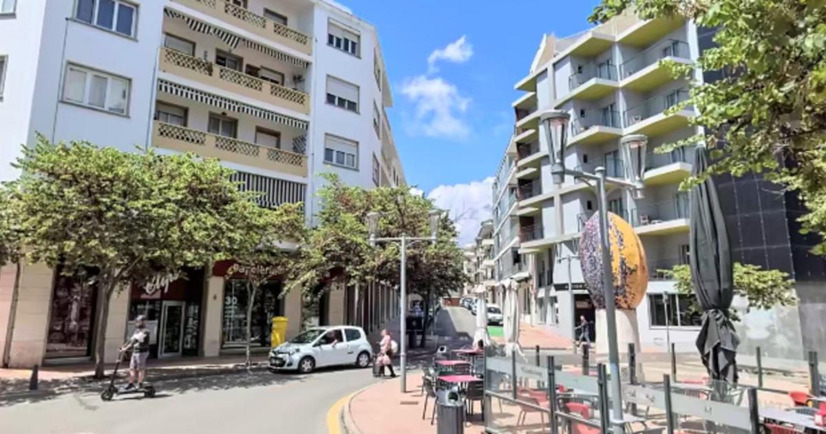 Indignación vecinal en Maó por el piso con menores tutelados: gritos, portazos y sin solución a la vista
