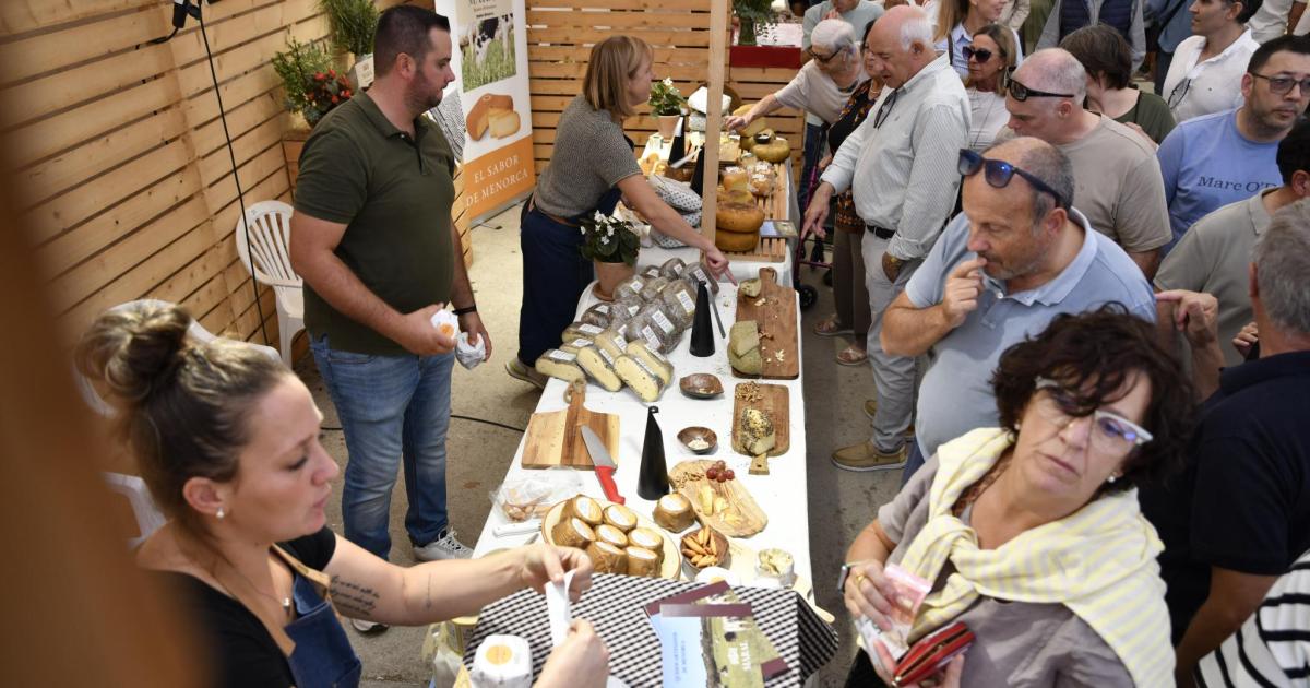 Unas 6.500 personas visitan durante el fin de semana la Fira del Formatge en Maó