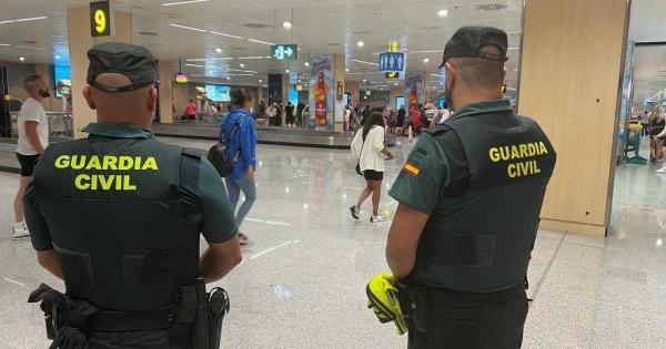 Detenida una mujer en Ferreries que iba a recibir dos kilos de hachís